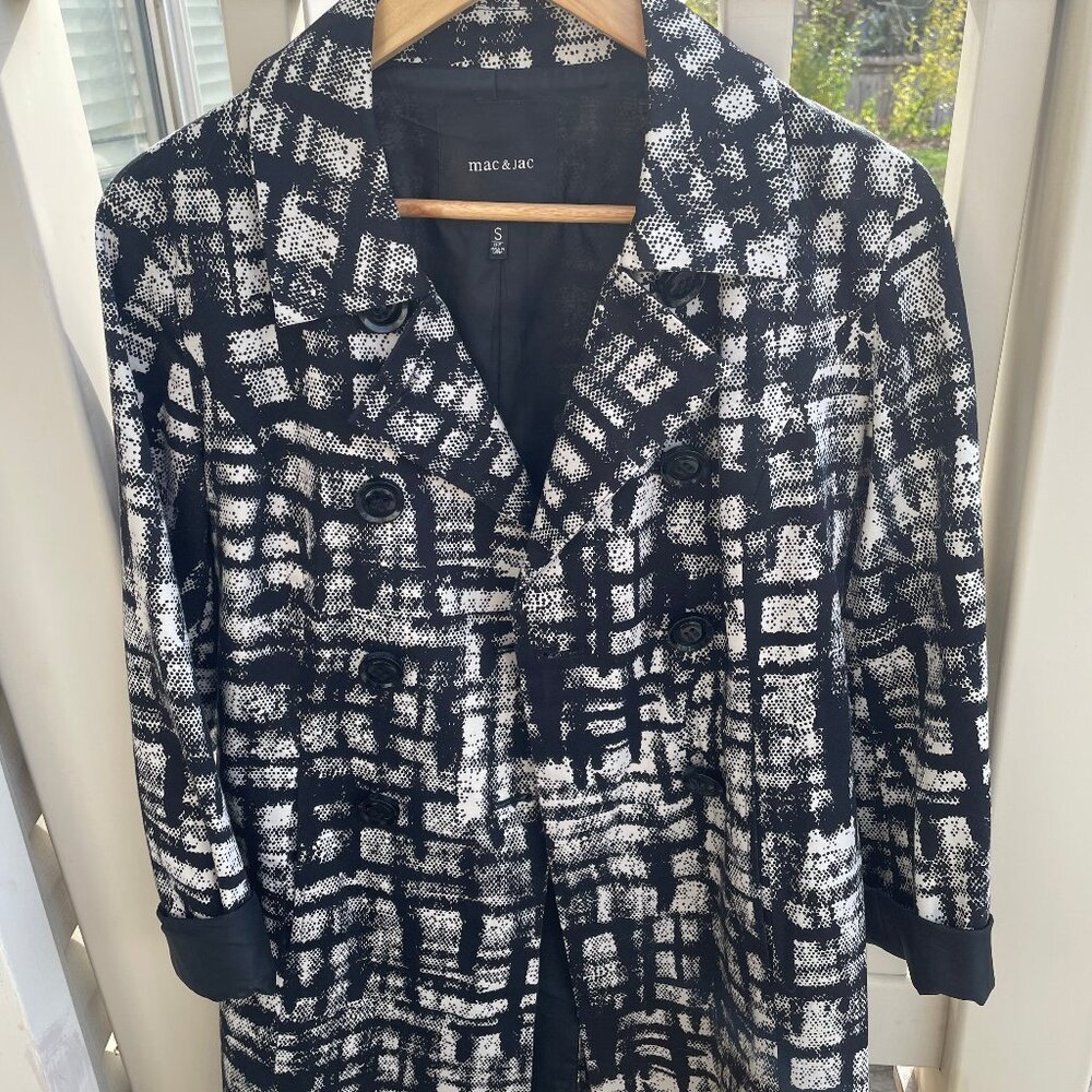 Women's Size Small Black and White Mac & Jac Blazer - Like New!